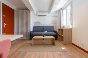 Studio climatisé plein centre 3eme étage