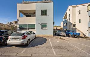 1 Bedroom Cozy Apartment In Sibenik