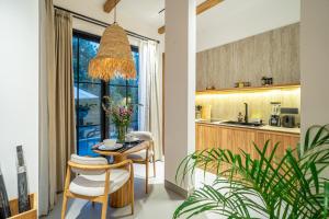 Cascade 7- Modern Tropical 1BR Apartment