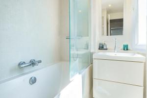 6 Guest Flat - Martyrs