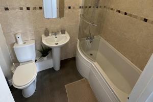 Newcourt Heights Sleeps 4 with Balcony