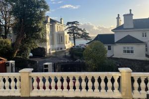 Newcourt Heights Sleeps 4 with Balcony