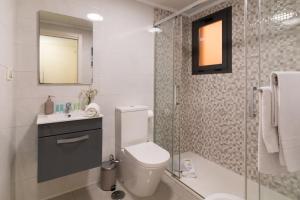 Modern and Cozy Apartment with Pool Tennis Court and Common Areas in Torre del Mar