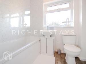Bright 2BR Terrace in Basildon, Garden and Amenities