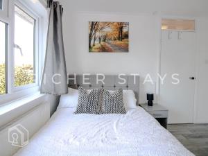 Bright 2BR Terrace in Basildon, Garden and Amenities