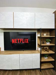 Modern 1BR Condo in Makati Netflix WiFi