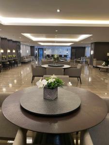 Modern 1BR Condo in Makati Netflix WiFi