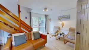 04 Strawberry Hill, Tolroy Manor