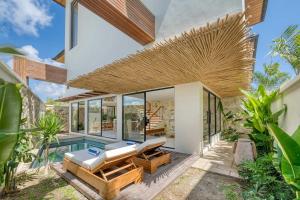 Anjuna Surf & Sunset 3BR Villas in Uluwatu