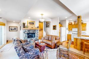 Sun Bird Getaway at River Run B