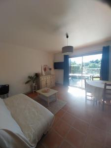 La Ciotat Appartement T2 bord de mer, piscine, parking