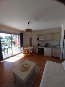 La Ciotat Appartement T2 bord de mer, piscine, parking