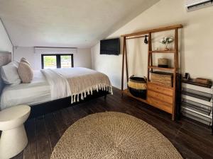 Artful 2Bedroom Villa with Private Pool & BBQ