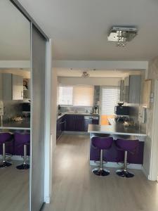 Bel appartement spacieux et lumineux de 100m2 au 3e étage avec ascenseur -A 5mn à pied du parc des expositions congrès de Dijon et ENG et 10mn du centre ville place Parking devant limmeuble