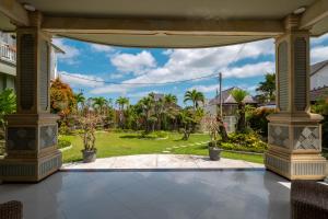 Sunny 4BR Serene Escape with Private Pool in North Canggu