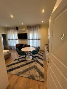 Valverde Apartments and Room