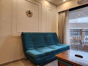 Botanical 1BHK Retreat - Mangrove View, Pool, Parking - Near Beach