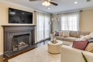 1 Mi to SMU Home with Outdoor Entertainment