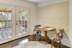 1 Mi to SMU Home with Outdoor Entertainment