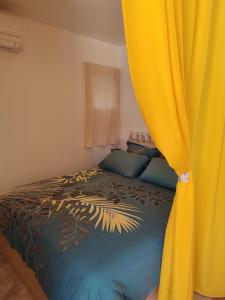 Charmant studio vue piscine idéal en couple, calme et détente assurés