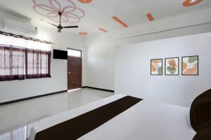 Hotel O by OYO Raj Family Restaurant & Hotels