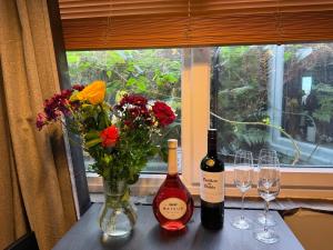 4 Bed Retreat-Sleeps 7-Parking-Garden-Lake Views