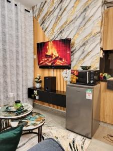 Ynash stays studio unit at royal suburbs by tsavo lumumba drive