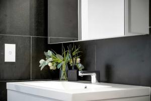 Worth - Happy Honeysuckle - Free Internet