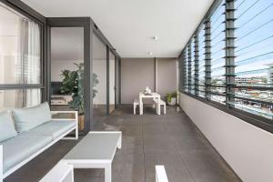 Worth - Happy Honeysuckle - Free Internet