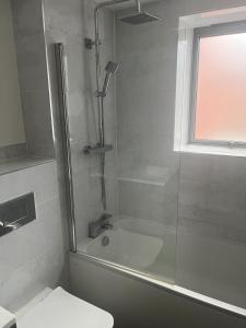 Modern Flat in central Lichfield & secure parking