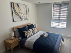 Modern Flat in central Lichfield & secure parking
