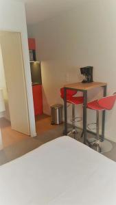 studio neuf champ de mars 18