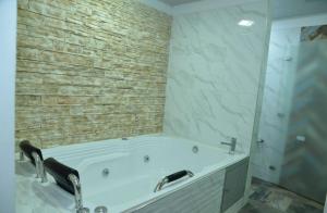 Casa jardin completa con parqueadero privado