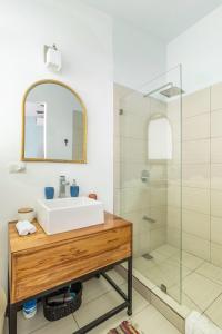 Luxury Townhome-Gated Community Across From Beach