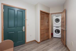 Zephyr Mountain Lodge Value-Rated 2508