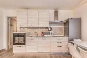 Private Cinema-Upper city-wifi-ac