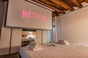 Private Cinema-Upper city-wifi-ac