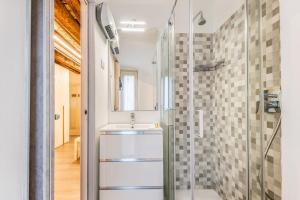 Private Cinema-Upper city-wifi-ac