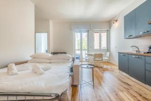 Malpensa 10min taxi service-LAKE in 15min