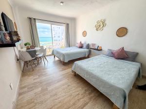 Beachfront condo 10 min from the airport