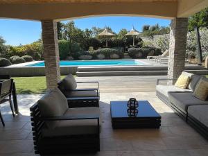 villa standing piscine chauffée privée