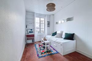 Bright studio in the Marais