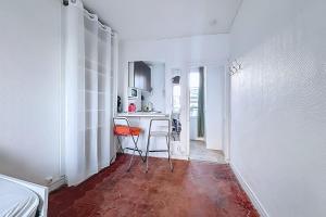 Bright studio in the Marais