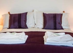 Spacious holiday home with stunning sea views