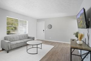 Wyndham Hills Getaway Modern Comfort Awaits