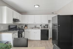 Wyndham Hills Getaway Modern Comfort Awaits