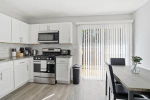 Charming 2-Bedroom Retreat Comfort Meets Style