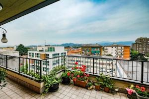 OrioAirport3Min-Free park in street-StunningView