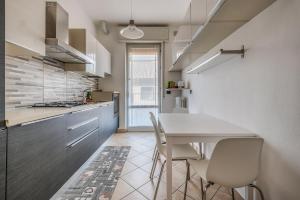 OrioAirport3Min-Free park in street-StunningView