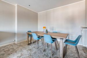 OrioAirport3Min-Free park in street-StunningView